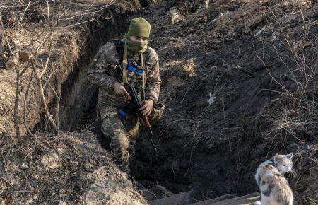 На Донбасі троє військових отримали поранення