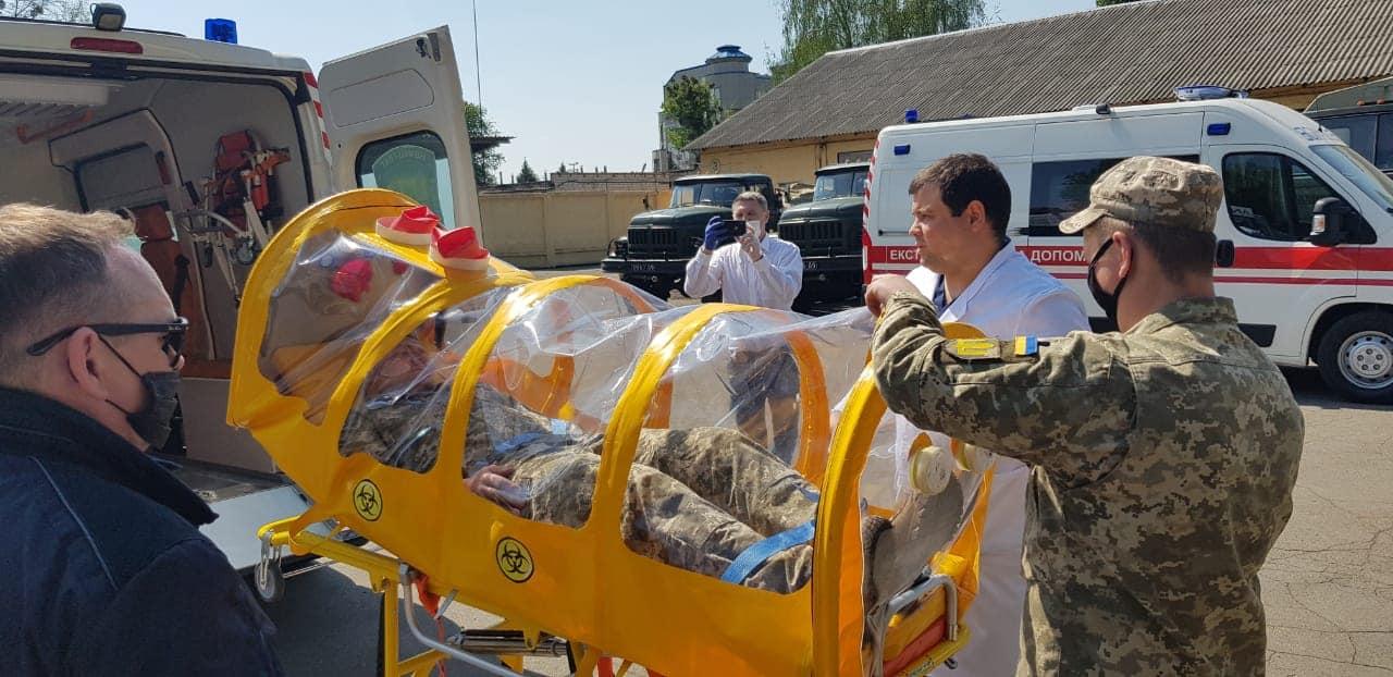 У військових медиків з’явився бокс для транспортування хворих