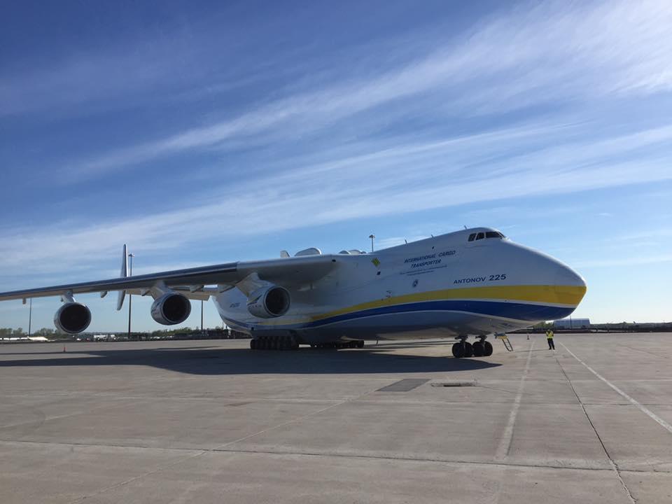 «Мрія» доставила до Канади вже другий вантаж з медзасобами