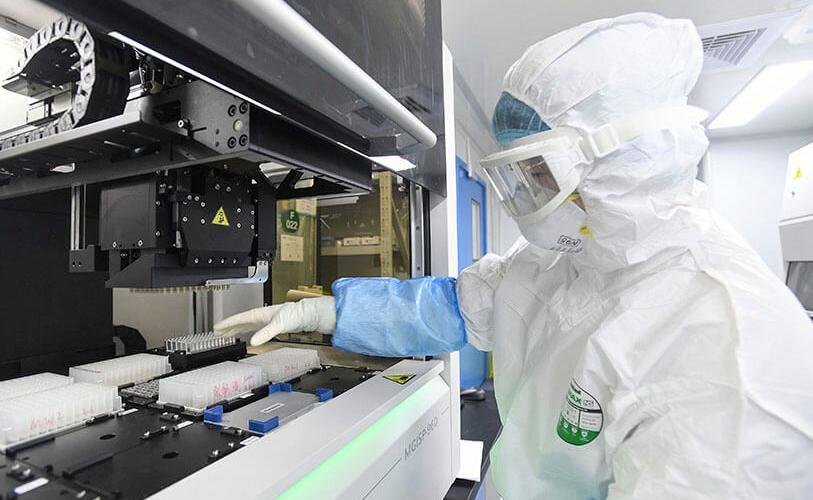 Щоденник коронавірусу: науковці з Канади працюють над вакциною разом з Китаєм, а у Кривому Розі за «самовільну виписку» відсторонили лікаря