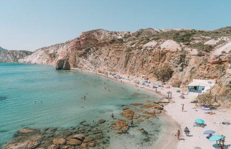 У Греції послабили карантин та відкрили понад 500 пляжів