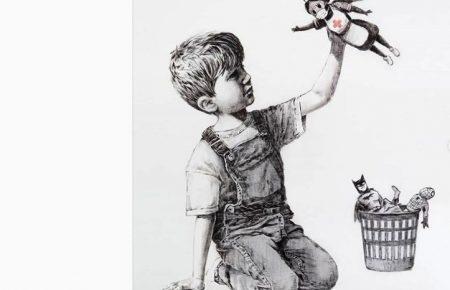 Бенксі створив нову картину на стіні лікарні: зобразив медсестру супергеройкою