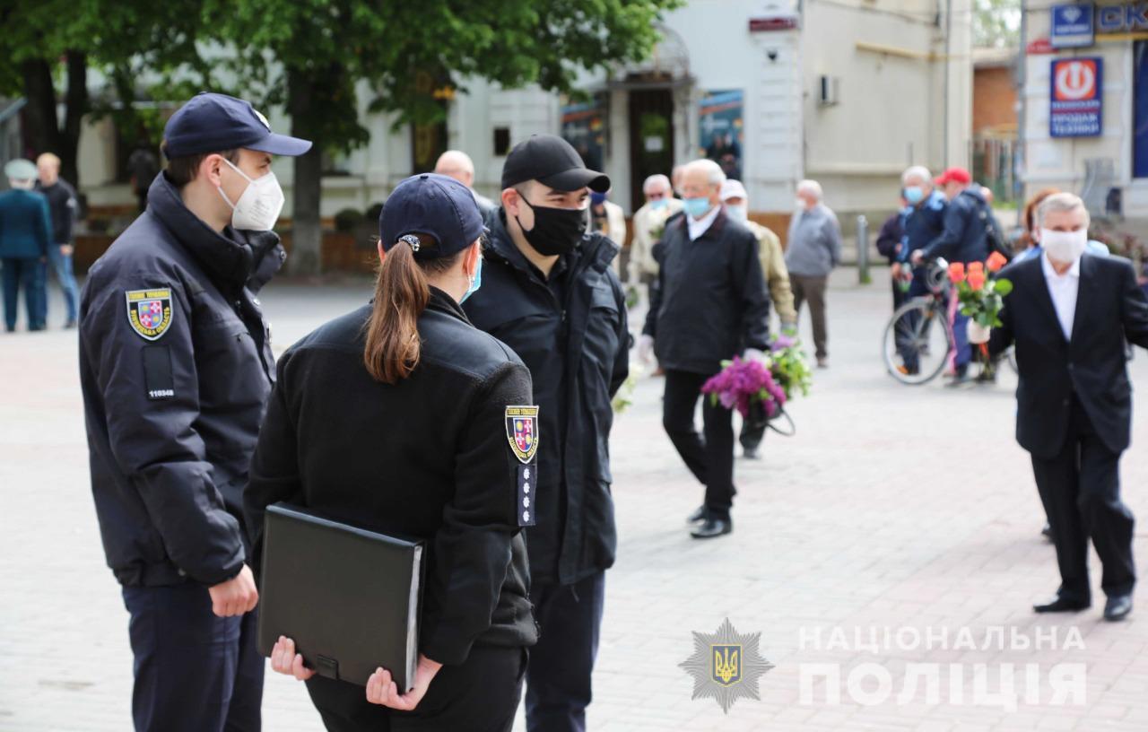 У Вінниці учасник одного з автопробігів штовхнув своїм авто 51- річного чоловіка — поліція