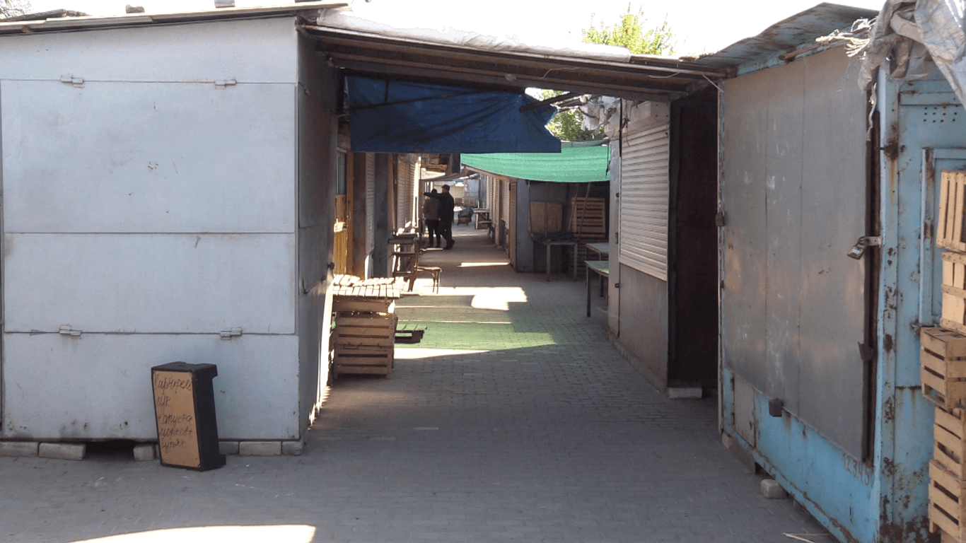 Не соответствуют санитарным нормам: на Луганщине Госпродпотребслужба не позволила открыться ни одному рынку