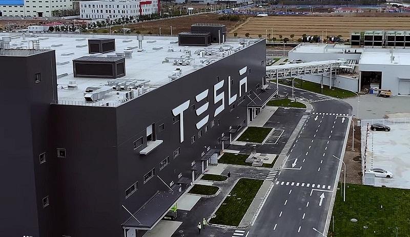 Tesla подала до суду на владу каліфорнійського округу Аламіда з вимогою відкрити завод компанії