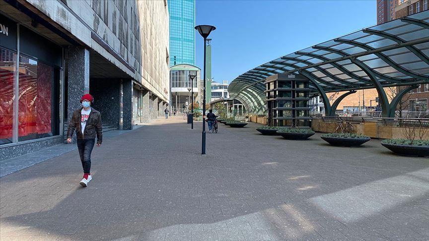 У світі майже 3,5 млн людей захворіли на коронавірус, а у Нідерландах запровадили послугу «Похорон Drive»: головні новини ночі