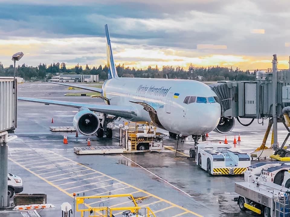 Спецрейс з українцями вилетів зі США