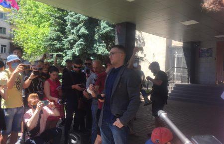 Не поддерживайте меня, поддержите право на защиту — Стерненко перед управлением СБУ