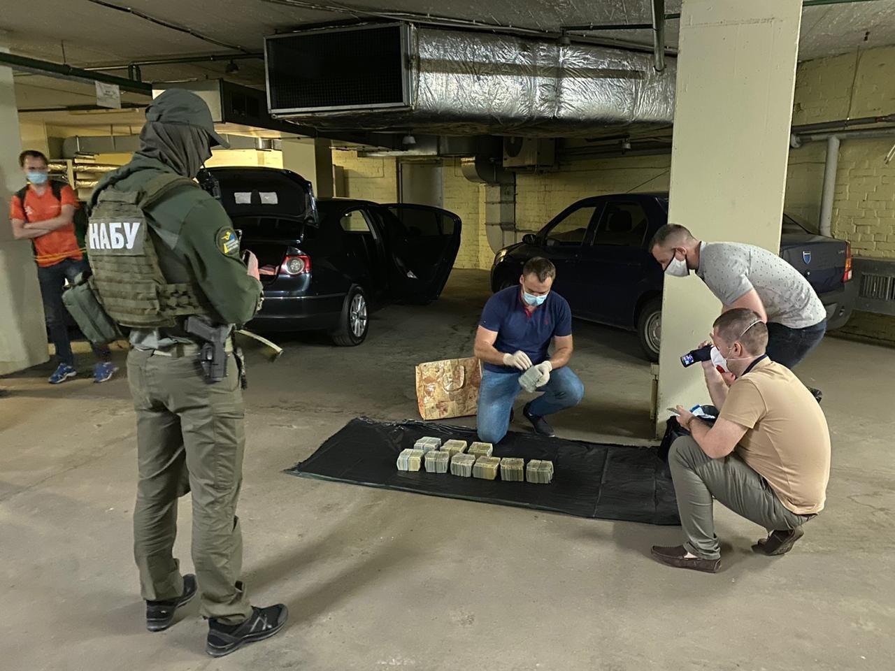 Хабар у 6 млн доларів: Суд заарештував заступника начальника податкової Києва