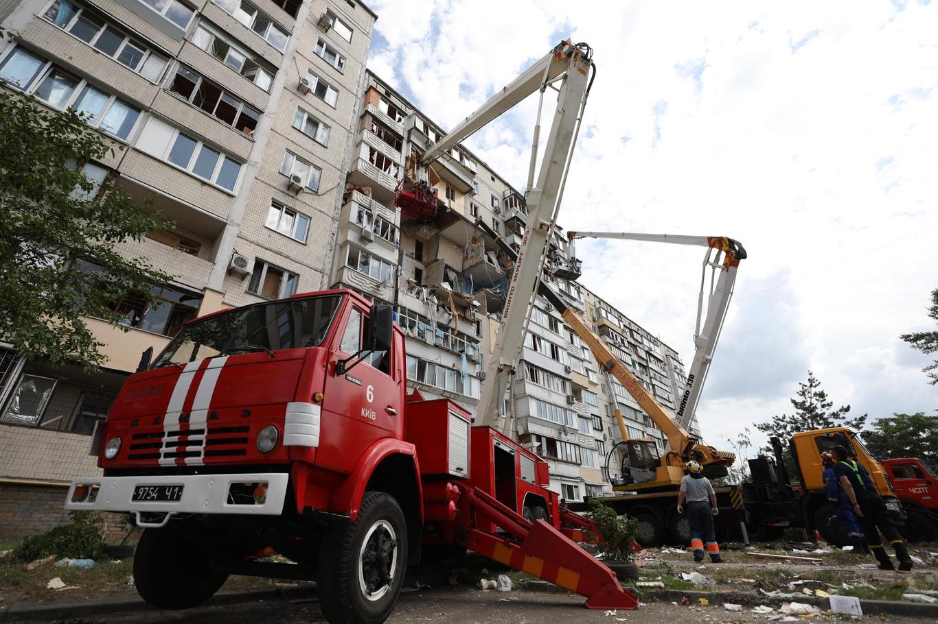 Вибух у домі на Позняках: поліція проводить обшуки у газорозподільній компанії