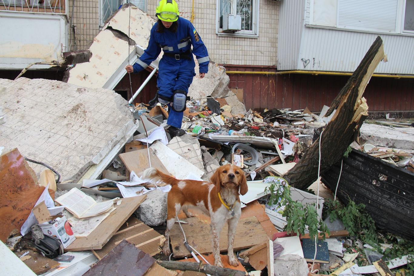 Вибух на Позняках: рятувальники шукають ще двох людей і припускають, що під завалами може бути більше постраждалих