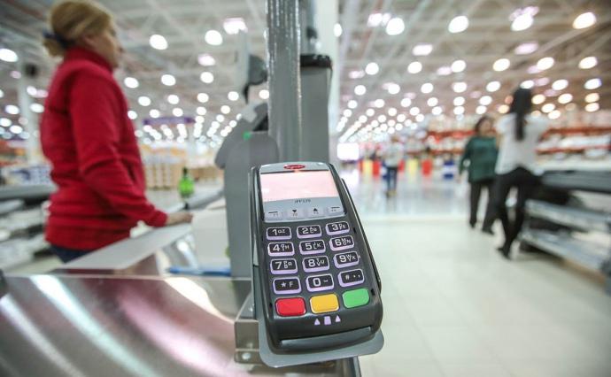 «ПриватБанк» запустил сервис выдачи наличных с карт в кассах магазинов