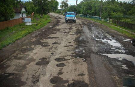 Зеленський підписав закон, який дозволить місцевій владі залучати кредитні кошти на ремонт доріг