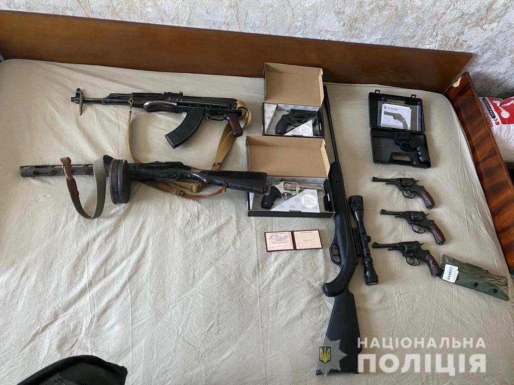 У Вишневому під Києвом чоловік стріляв по перехожих, є поранений