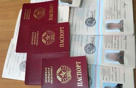 СБУ повідомила про підозру «посадовцям ЛНР», які сприяли примусовій «паспортизації»