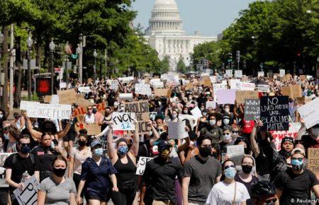 Протести у США: поліція і демонстранти понад 60 разів нападали на журналістів
