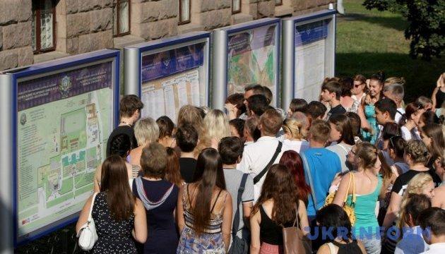 Випускники з окупованих територій матимуть можливість вступити до освітніх закладів без ЗНО — Резніков