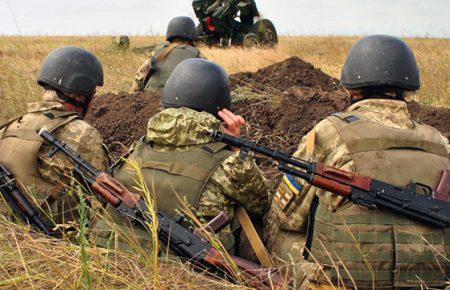 Унаслідок обстрілу біля Кримського двоє військових дістали поранення