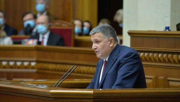 Авакову самому важко і тісно на посаді очільника МВС, але його немає кому замінити — Кушнір