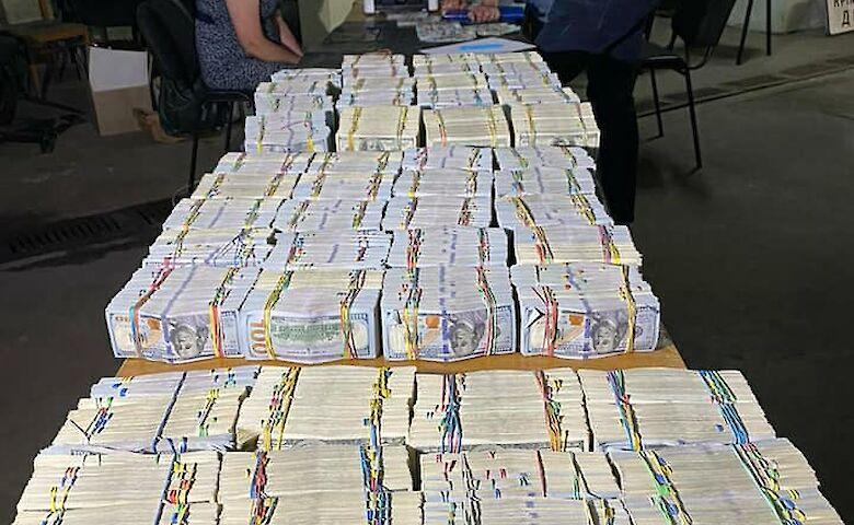 Хабар у 6 мільйонів доларів НАБУ і САП: суд обирає запобіжний захід затриманим