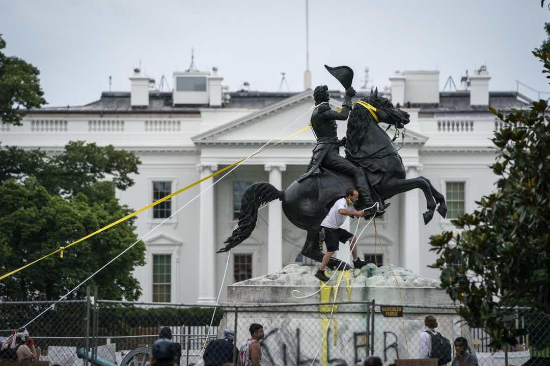 Трамп підписав указ, що має захистити пам'ятники від протестувальників
