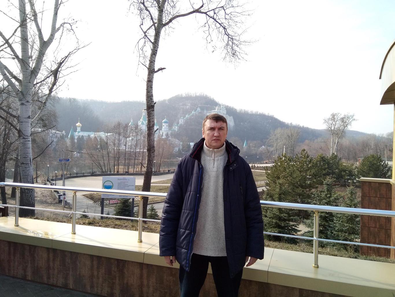 Трижды в сутки стреляли. Ежедневно. Из тяжелой артиллерии. Почти ни один дом не уцелел — переселенец из Первомайска о 2014-м