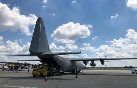 Из Италии в Украину прибыл самолет с помощью пострадавшим от наводнения в западных регионах