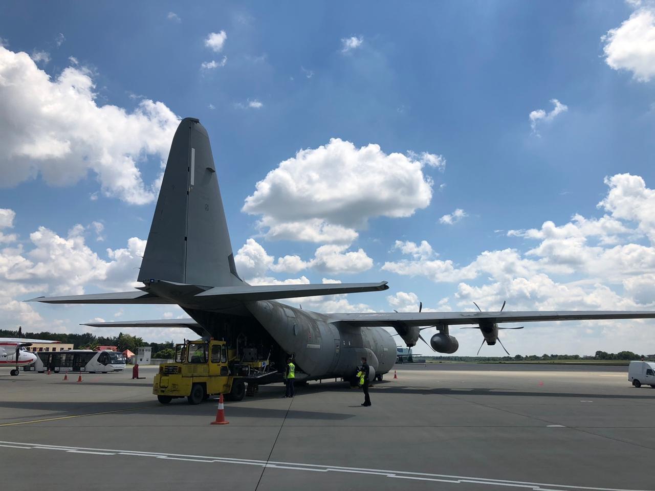 З Італії до України прибув перший літак з допомогою постраждалим від повені у західних регіонах