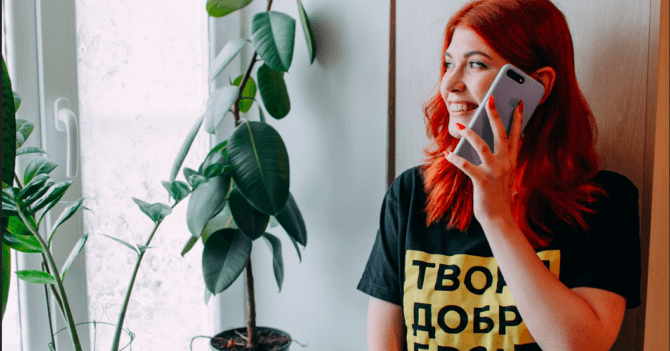 «Ми побачили, що все більше людей телефонують, щоб просто поговорити» — як працює проєкт «Мій телефонний друг»