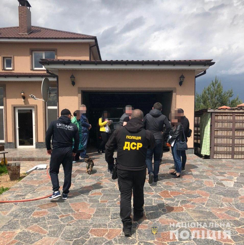 В учасників стрілянини у Броварах провели обшуки