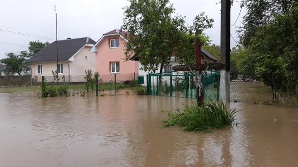 Зеленський анонсував відправлення гуманітарного вантажу на Буковину та Прикарпаття