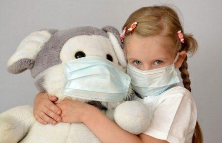 Краще не відправляти дитину в дитячі колективи, якщо є можливість — інфекціоніст про карантин