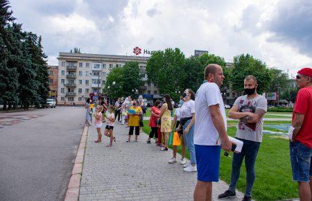 У Херсоні працівники дитячих пансіонатів протестували перед ОДА — вимагали відкрити ці заклади