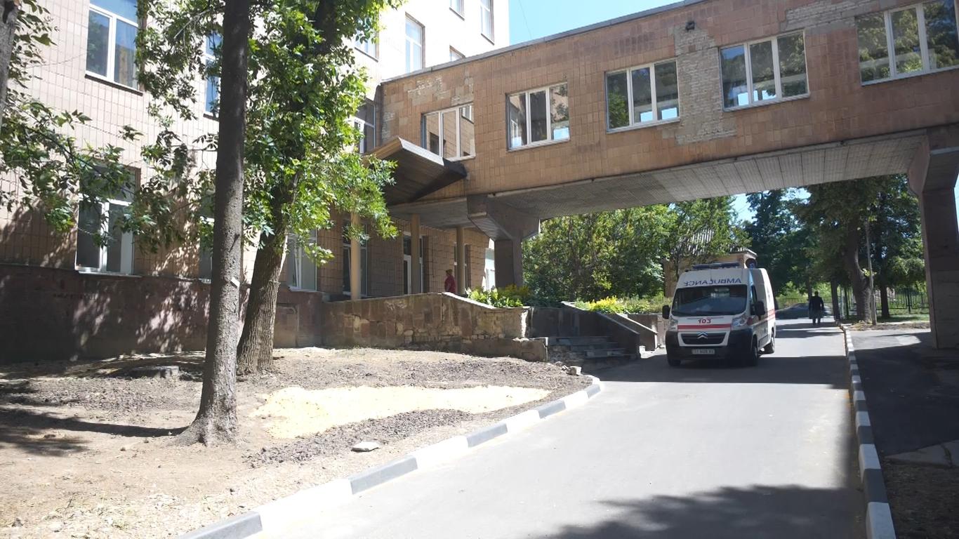 В «чернобыльской» больнице Харькова не хватает медиков — 70% отказались работать с больными COVID-19