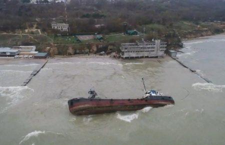 Труханов: Затонулий в Одесі танкер зможуть прибрати не раніше вересня