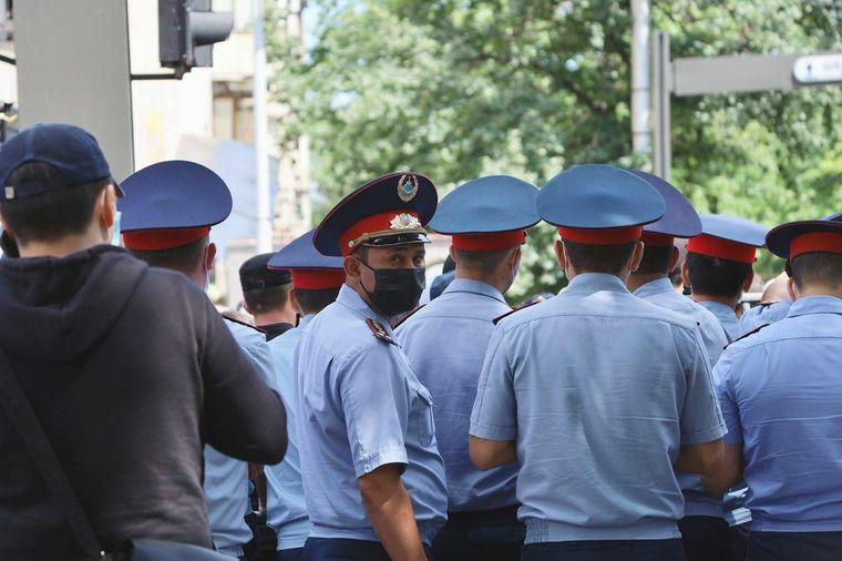 У Казахстані поліція затримала десятки опозиційних активістів