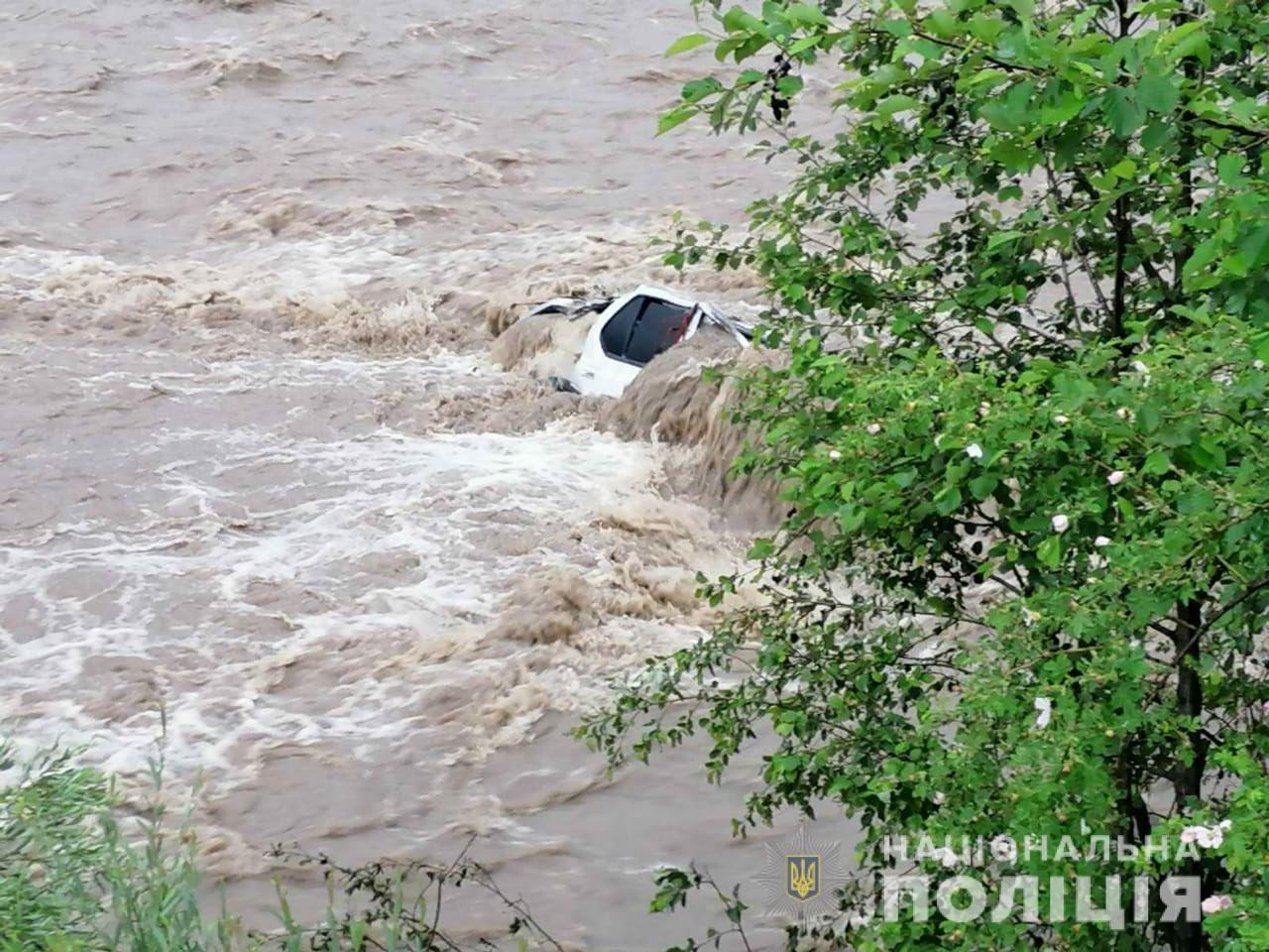 Два человека погибли, один — пропал без вести из-за непогоды на Ивано-Франковщине — ОГА