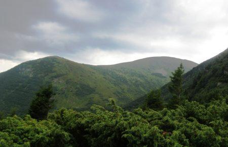 На Говерлі через негоду застрягла група з 13 туристів, серед них 6 дітей