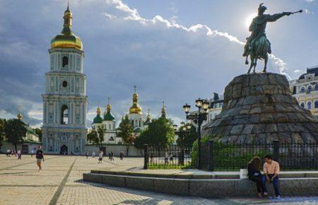 Кияни, як і будь-хто з інших міст, віддають перевагу своїм, це слабке місце Верещук — політолог Антонюк