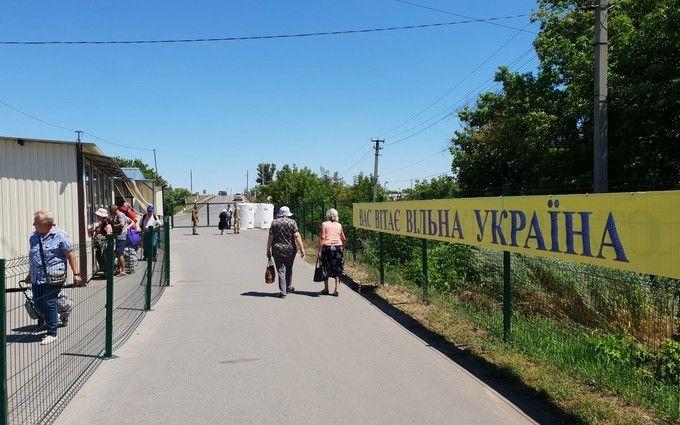 Для тих, хто їде з ОРДЛО, залишили обов'язкову самоізоляцію — командування ООС