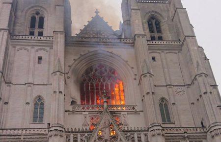 У Франції затримали чоловіка в межах розслідування пожежі у соборі міста Нант