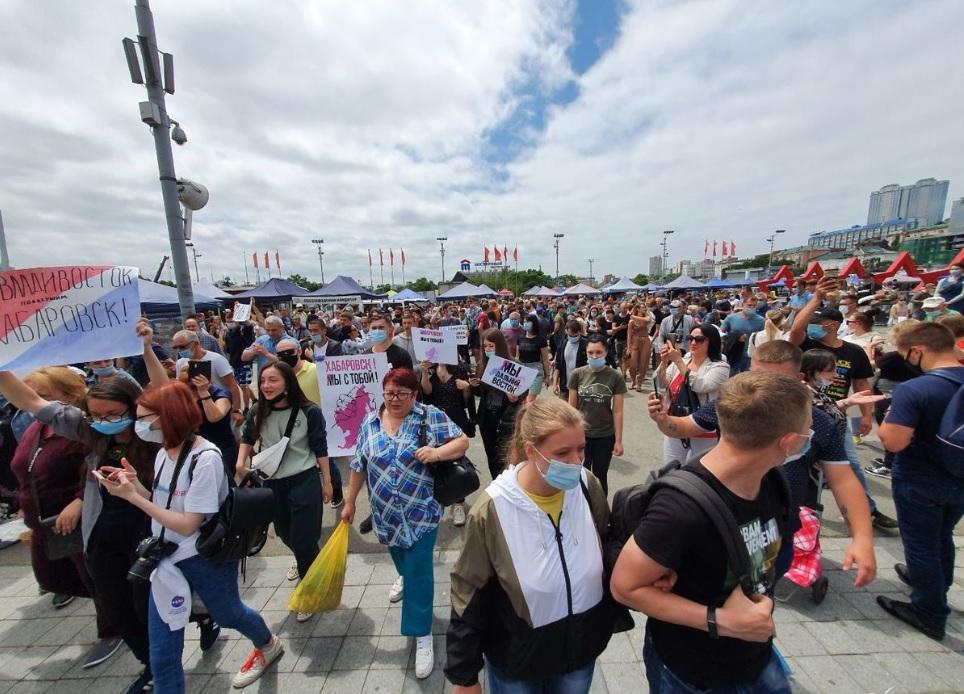 У російському Хабаровську десятки тисяч людей вийшли на новий протест