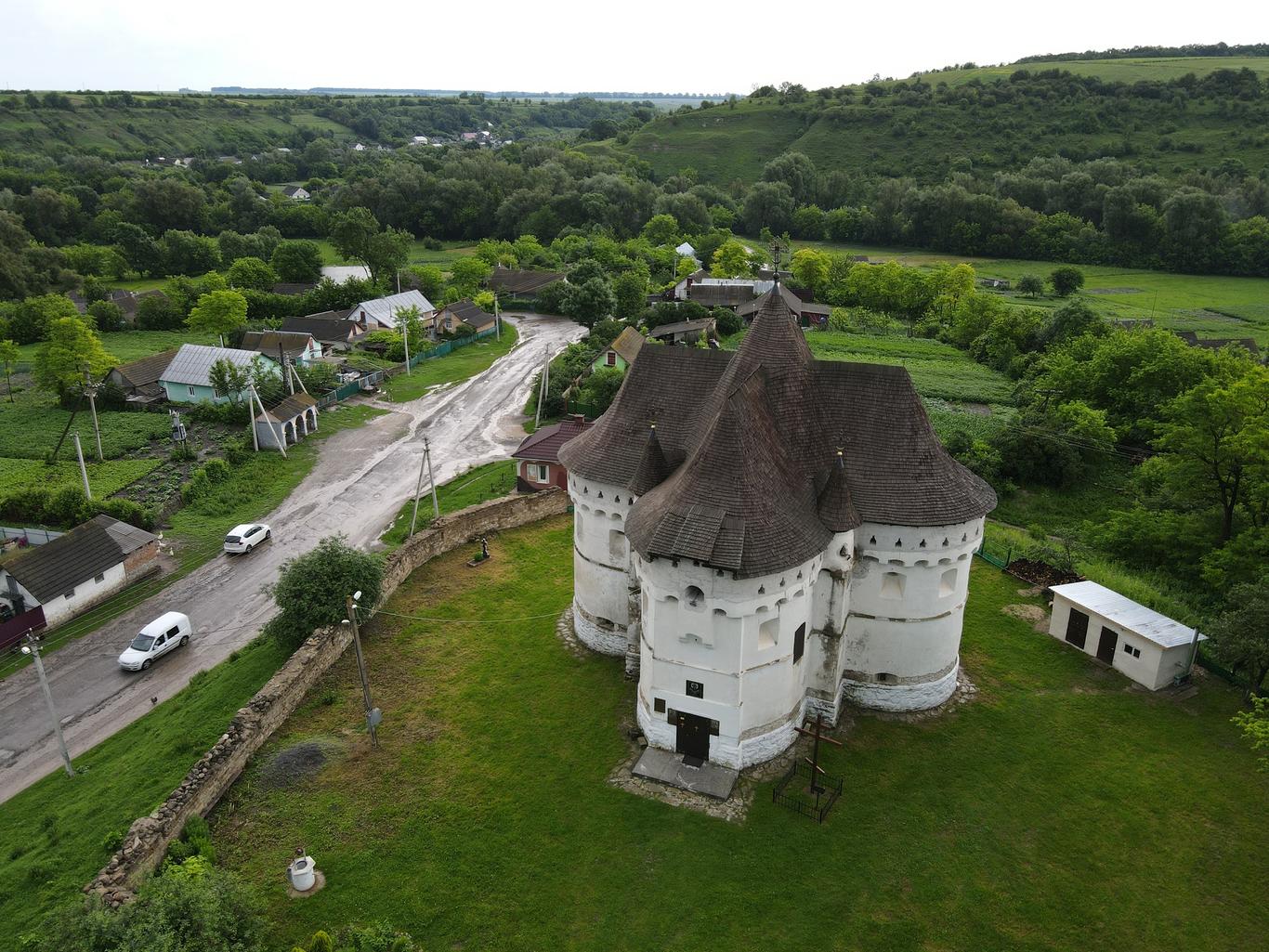 Засмічені «українські Мальдіви» і унікальна на всю Європу церква: подорожуємо з Києва на Поділля