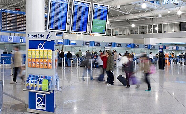 Трьом із 17 українців, яких не пропустили до Греції, дозволили залишитися в країні — ЗМІ