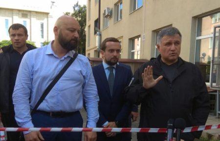 Захоплення автобусу у Луцьку: Аваков закликав журналістів не розповсюджувати чуток