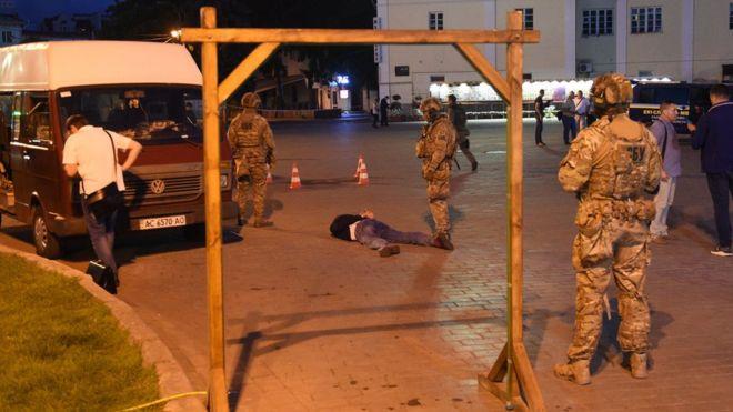 Чоловіку, який захопив заручників у Луцьку, оголосили підозру