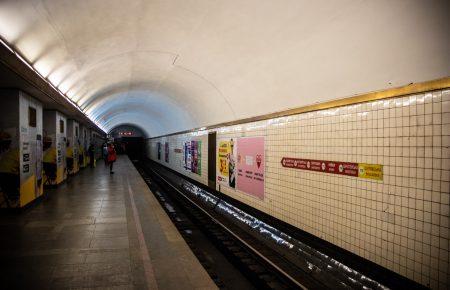 У Києві біля входу до станції метро «Шулявська» вибухнув невідомий пристрій