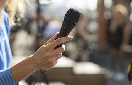 Працівникам ЗМІ травматична зброя не потрібна, її видають несправжнім журналістам — ІМІ