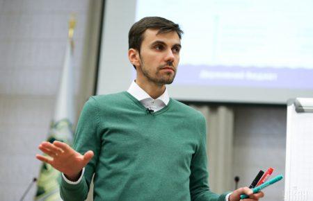 Давайте звикнемо, що ми рік чи більше житимемо з коронавірусом — Ковтонюк