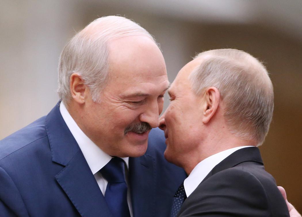 У Білорусі виборчий фарс, Лукашенко організовує комедію з перепризначення самого себе, щоб ще 26 років бути «монархом» — Сиротюк